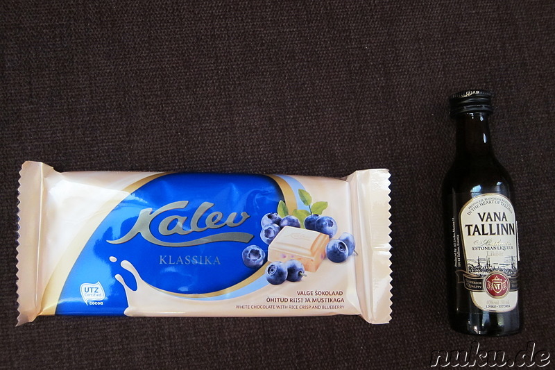 Spezialitäten aus Estland: Weiße Schokolade mit Blaubeeren von Kalev und Vana Tallinn Likör
