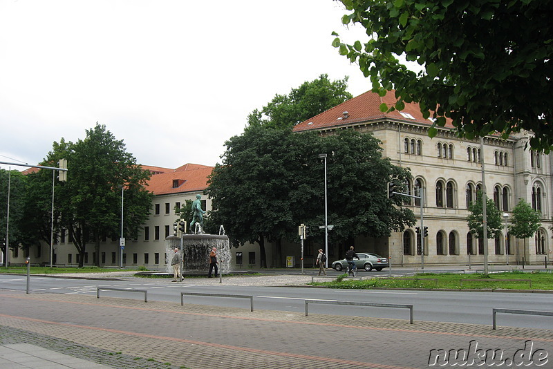 Stadtbesichtigung Hannover: Stadtrundgang entlang dem roten Faden