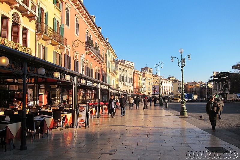 Stadttor und Piazza Bra von Verona, Italien