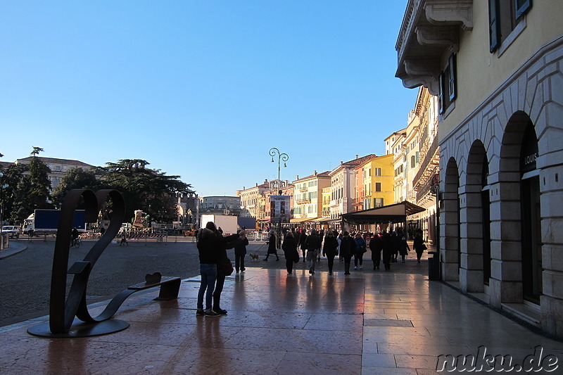 Stadttor und Piazza Bra von Verona, Italien
