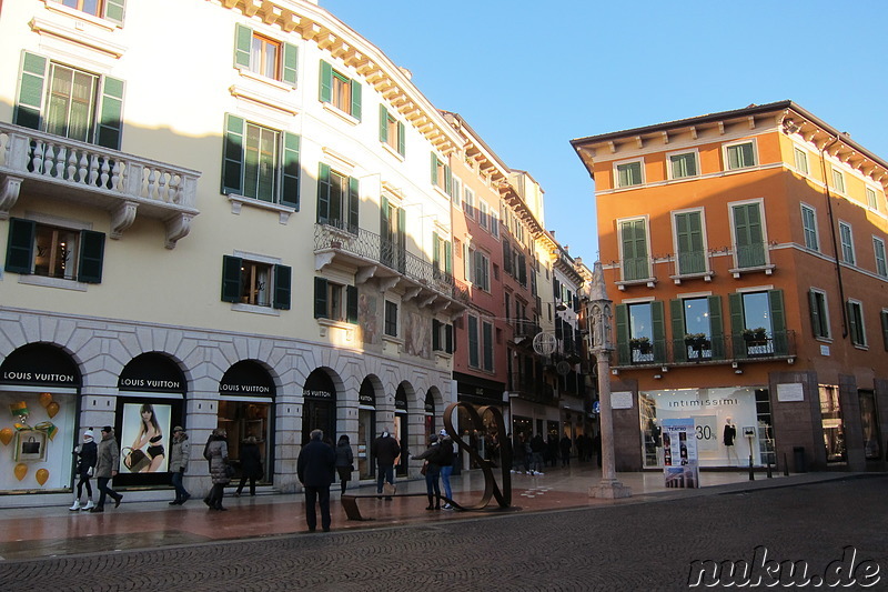 Stadttor und Piazza Bra von Verona, Italien