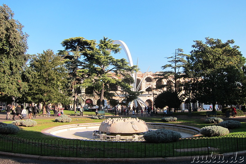 Stadttor und Piazza Bra von Verona, Italien