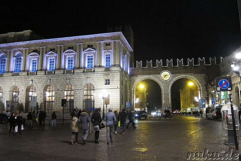 Stadttor und Piazza Bra von Verona, Italien