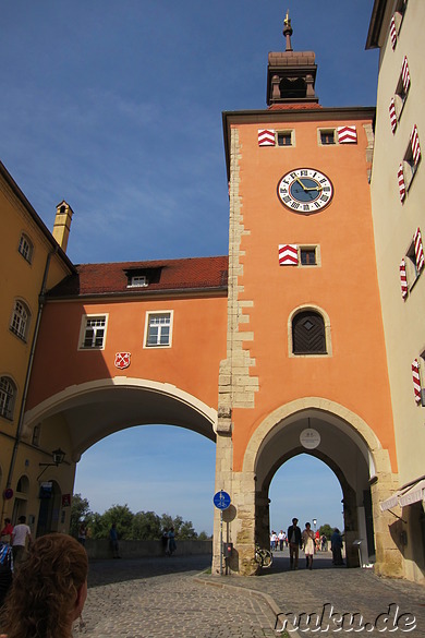 Steinerne Brücke über die Donau in Regensburg, Bayern