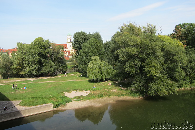 Strand am Donauufer in Regensburg, Bayern