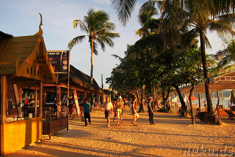 Strandpromenade am White Beach auf Boracay, Philippinen