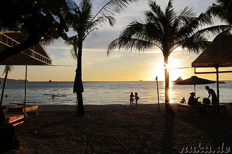 Strandpromenade am White Beach auf Boracay, Philippinen