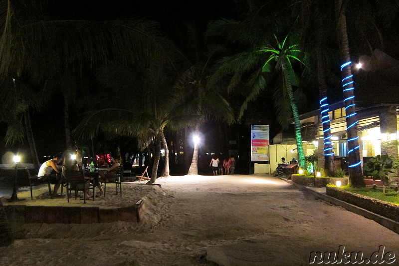 Strandpromenade am White Beach auf Boracay, Philippinen