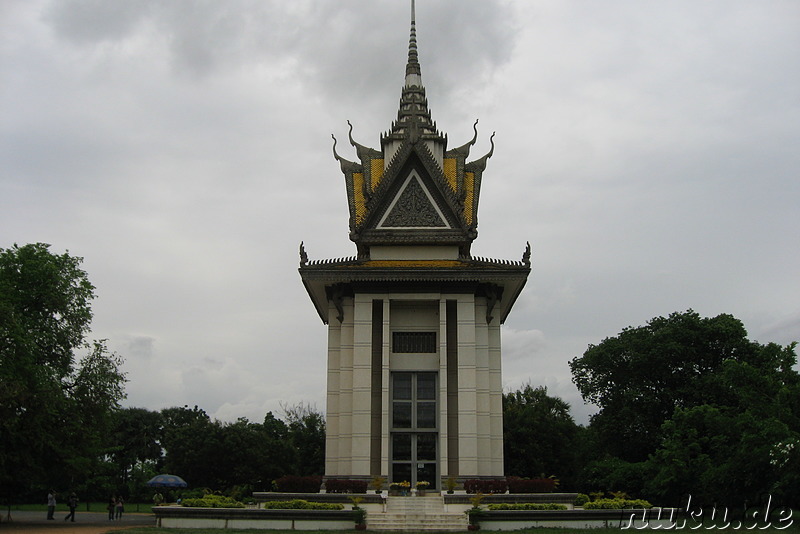 Stupa - gefüllt mit Totenschädeln