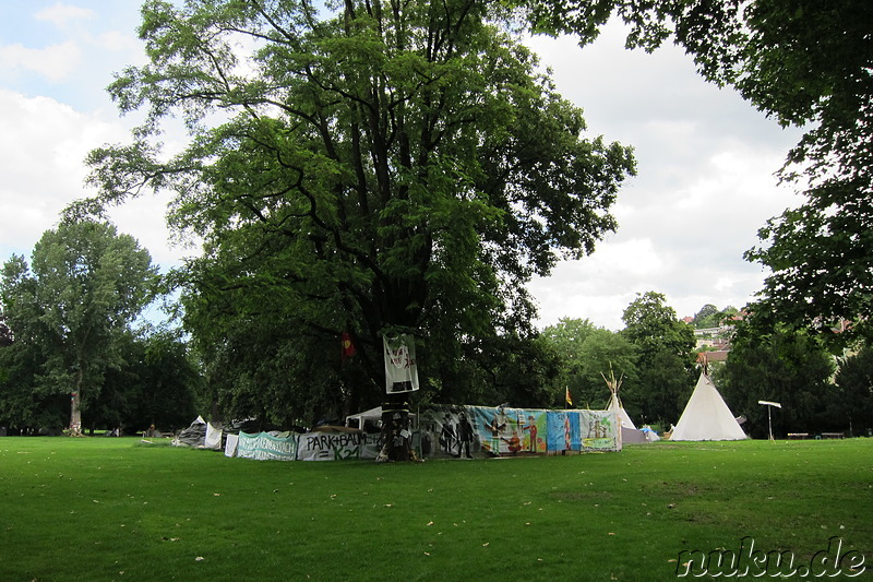 Stuttgart-21-Gegner und andere Camper im Schlossgarten