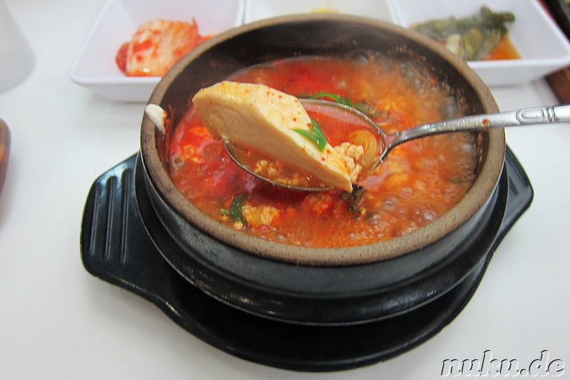 Sundubu (순두부찌개) - Suppe mit weichem Tofu