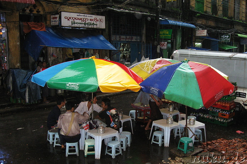 Tea Shop am Theingyi Zei Market in Yangon, Myanmar