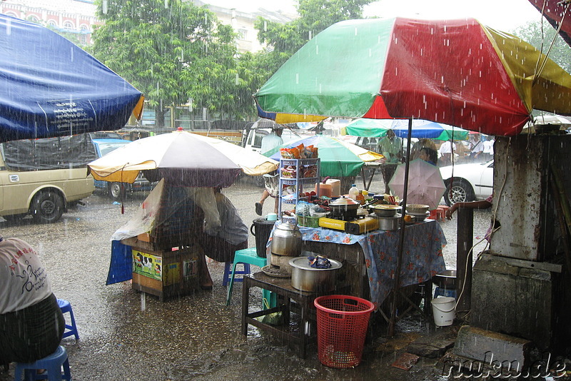 Tea Shop am Theingyi Zei Market in Yangon, Myanmar