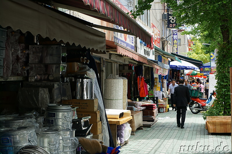 Traditioneller Markt im Stadtteil Bupyeong von Incheon, Korea