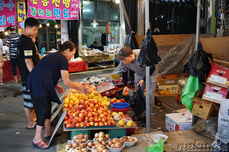 Traditioneller Markt im Stadtteil Bupyeong von Incheon, Korea