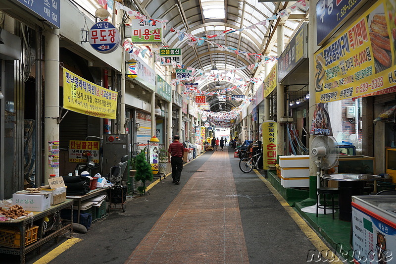 Traditioneller Markt im Stadtteil Bupyeong von Incheon, Korea