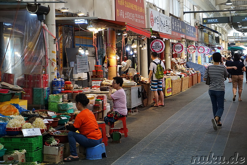 Traditioneller Markt im Stadtteil Bupyeong von Incheon, Korea