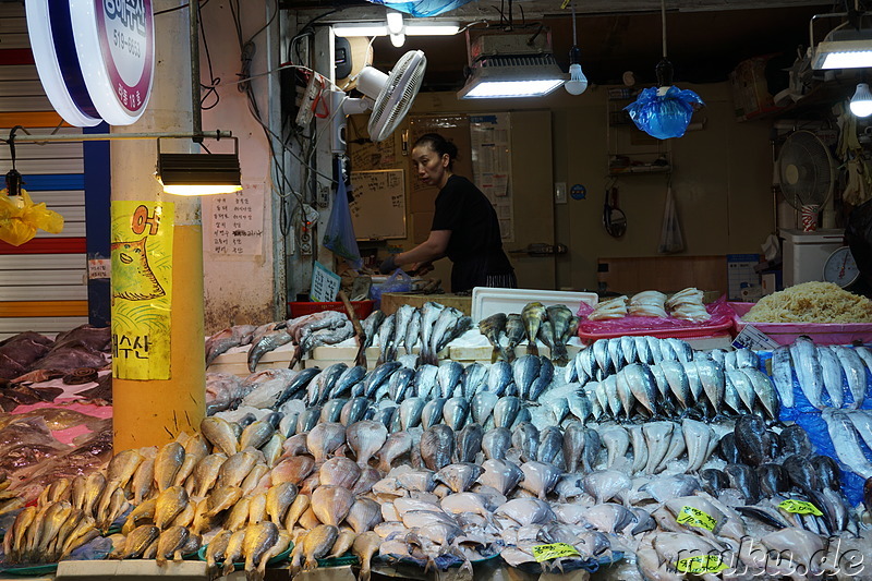 Traditioneller Markt im Stadtteil Bupyeong von Incheon, Korea