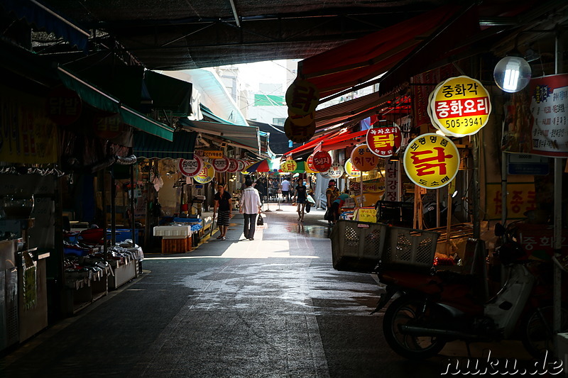 Traditioneller Markt im Stadtteil Bupyeong von Incheon, Korea