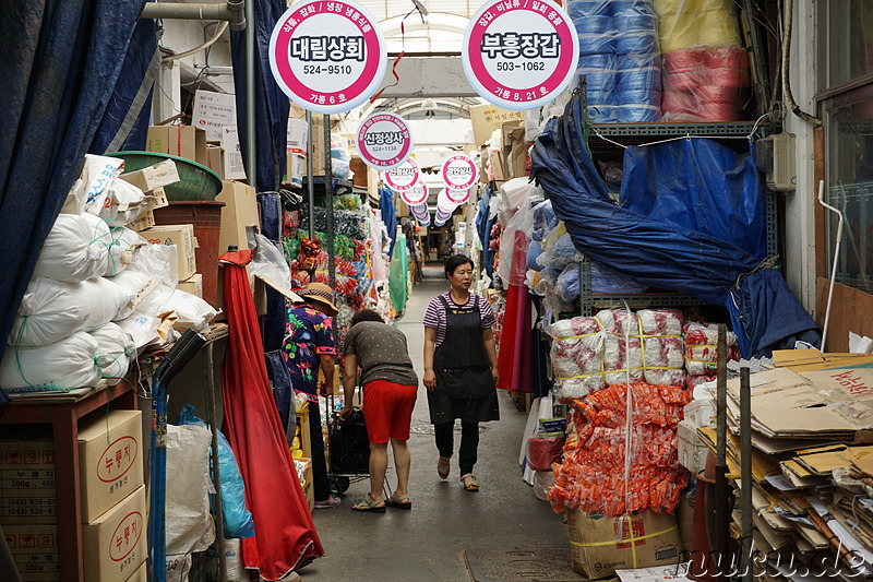 Traditioneller Markt im Stadtteil Bupyeong von Incheon, Korea