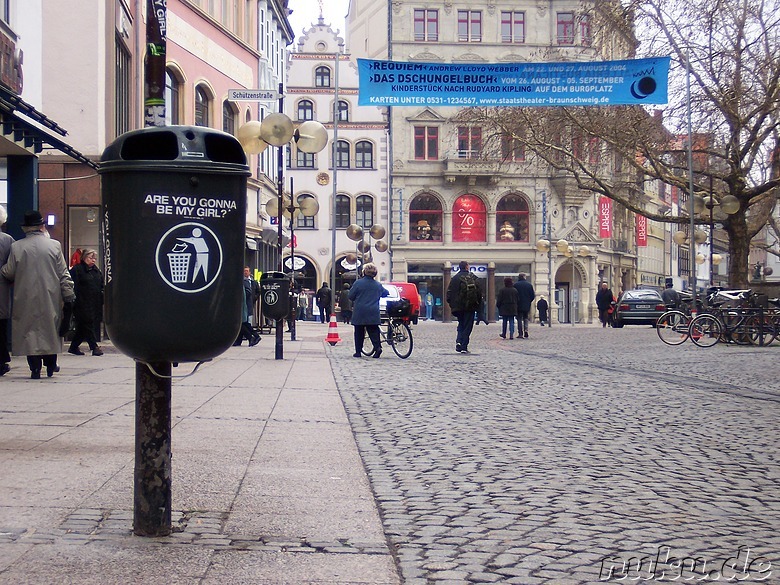 trashbin looking for a girl, Braunschweig