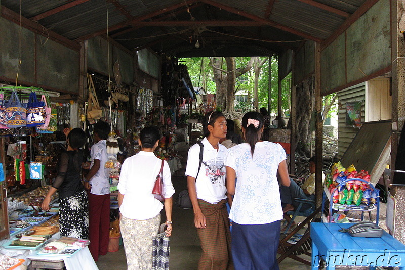 Verkaufsstände am Mandalay Hill in Mandalay, Myanmar