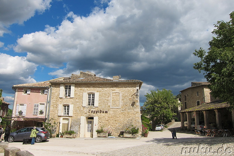 Verlassener Ort Oppede-le-Viex im Naturpark Luberon, Frankreich