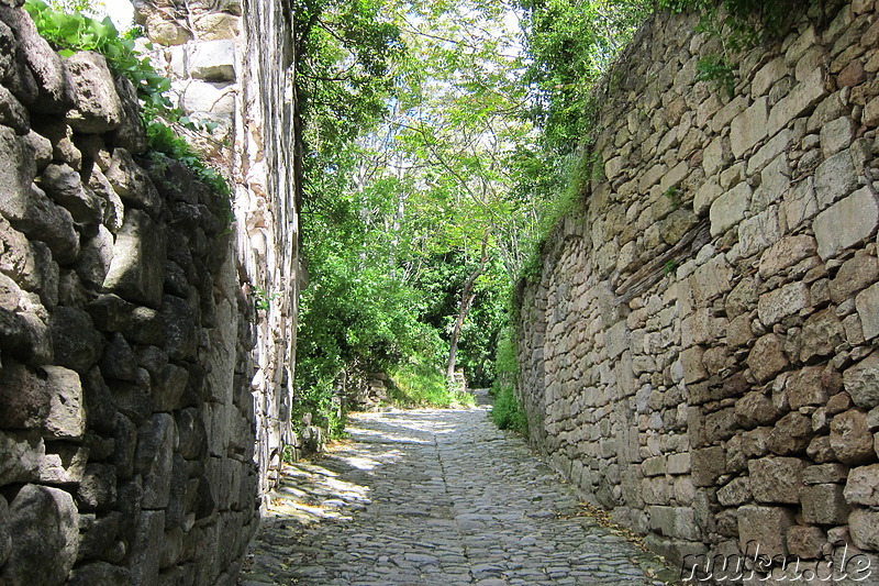 Verlassener Ort Oppede-le-Viex im Naturpark Luberon, Frankreich