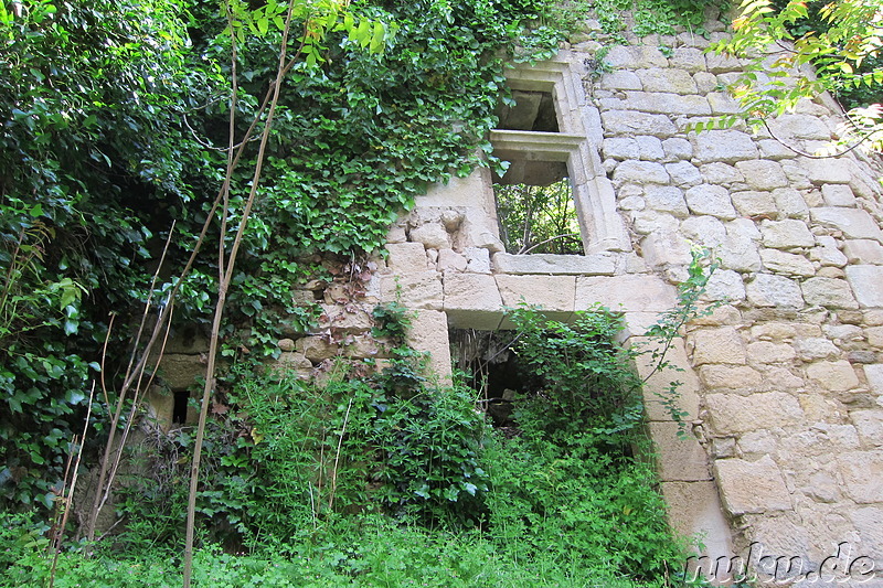 Verlassener Ort Oppede-le-Viex im Naturpark Luberon, Frankreich