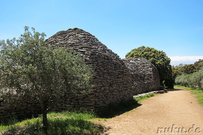 Village des Bories - Steinhüttendorf im Naturpark Luberon, Frankreich