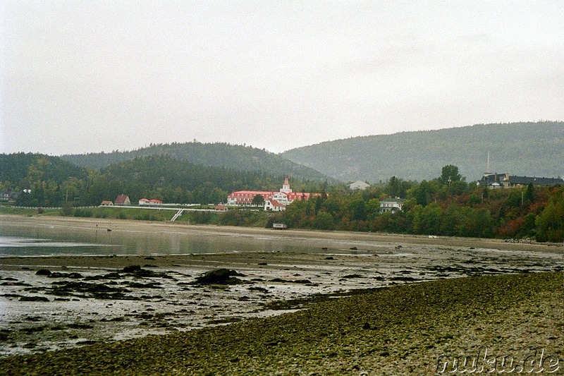 Wandern am Strand von Tadoussac, Kanada