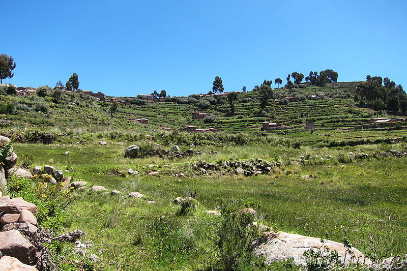 Wandern auf Isla Taquile, Peru