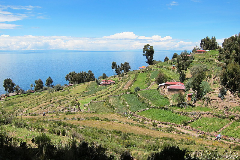 Wandern auf Isla Taquile, Peru