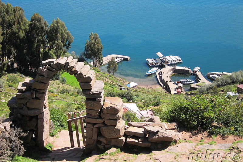 Wandern auf Isla Taquile, Peru