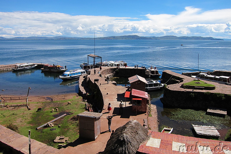 Wandern auf Isla Taquile, Peru