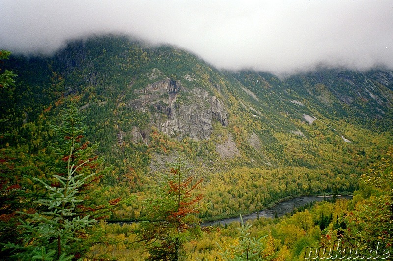 Wandern im Hautes-Gorges-de-la-Riviere-Malbaie National Park, Kanada