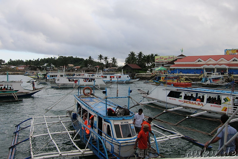 Warten auf die Überfahrt nach Boracay