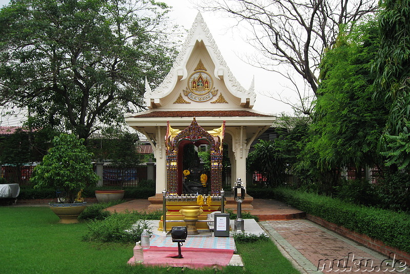 Wat Intharawihan Tempel,  Bangkok, Thailand