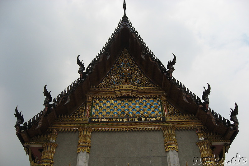 Wat Intharawihan Tempel,  Bangkok, Thailand