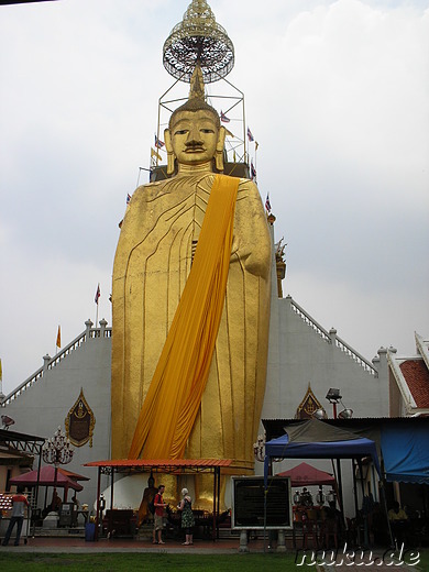 Wat Intharawihan Tempel,  Bangkok, Thailand