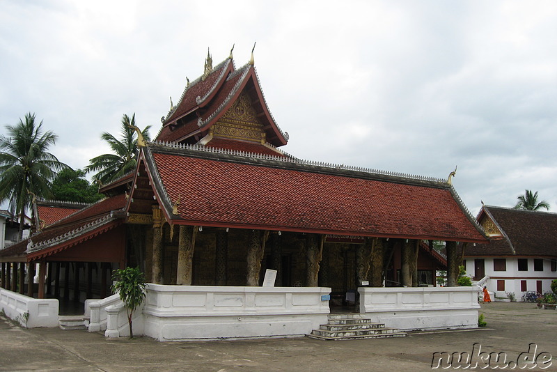 Wat Mai Suwannaphumaham Tempel