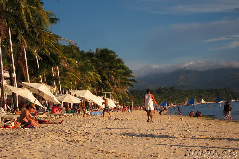 White Beach auf Boracay, Philippinen