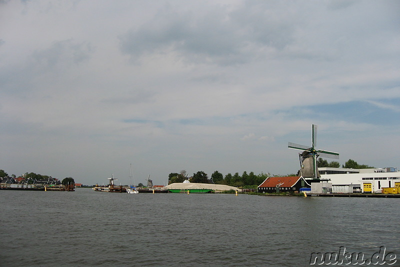 Windmühlen am anderen Ufer