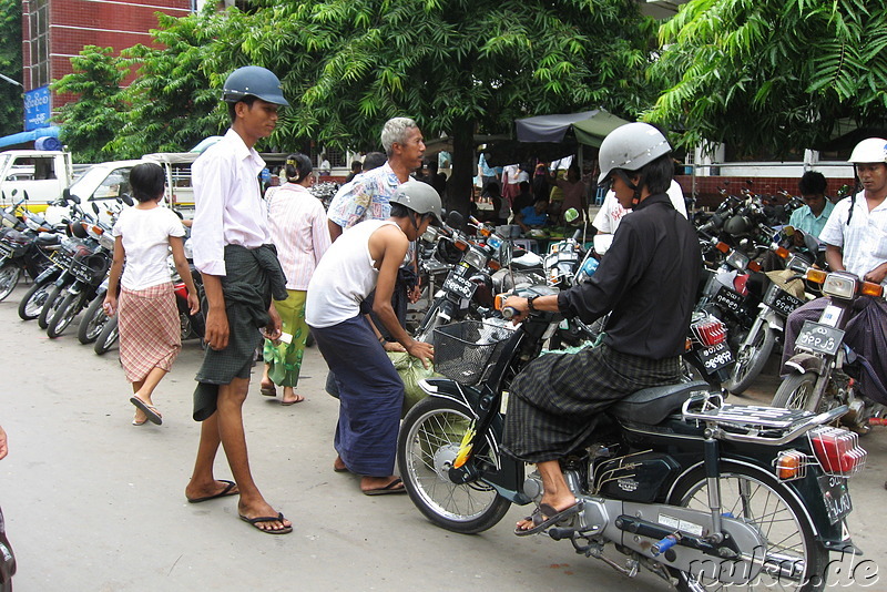 Zeigyo Central Market in Mandalay, Myanmar