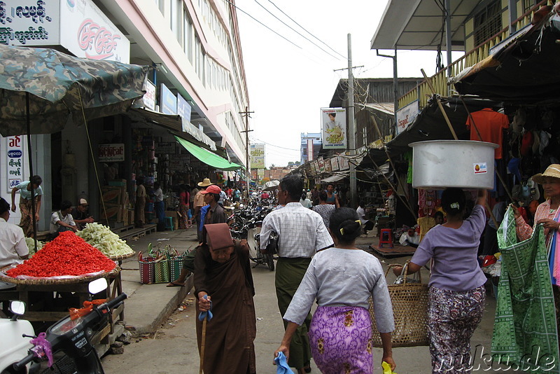 Zeigyo Central Market in Mandalay, Myanmar