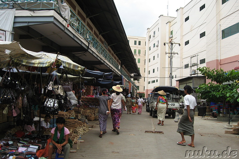 Zeigyo Central Market in Mandalay, Myanmar