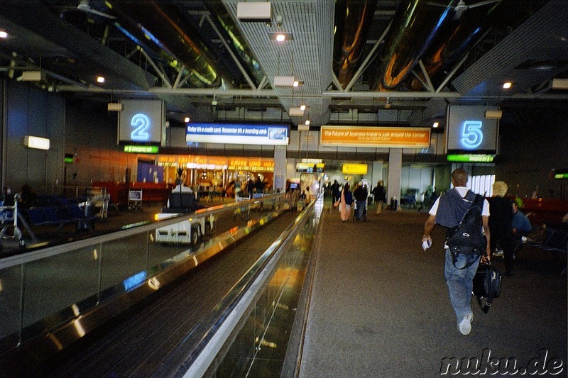 Zwischenstopp am Flughafen in London, England