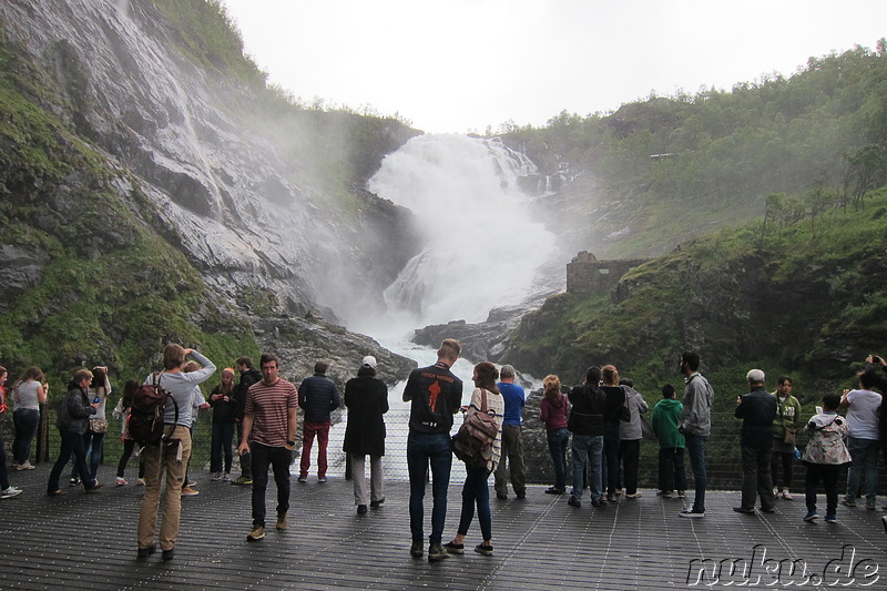 Zwischenstopp der Flamsbana auf dem Weg von Flam nach Myrdal, Norwegen