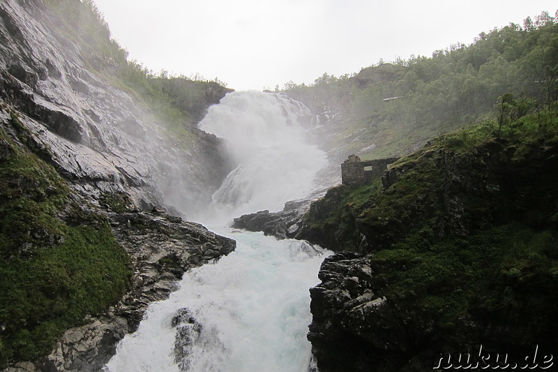 Zwischenstopp der Flamsbana auf dem Weg von Flam nach Myrdal, Norwegen