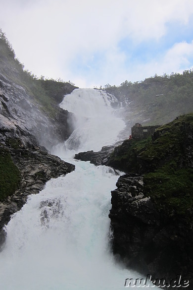 Zwischenstopp der Flamsbana auf dem Weg von Flam nach Myrdal, Norwegen